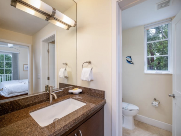 Four Bedroom Oceanfront Vacation Condo in Key Largo Sleeps 8